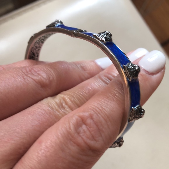 GUCCI sterling silver with blue enamel and feline faces. Buckle bangle bracelet. - Picture 14 of 16